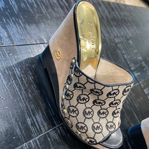 Michael Kors wedges in excellent condition only worn twice - Picture 6 of 8
